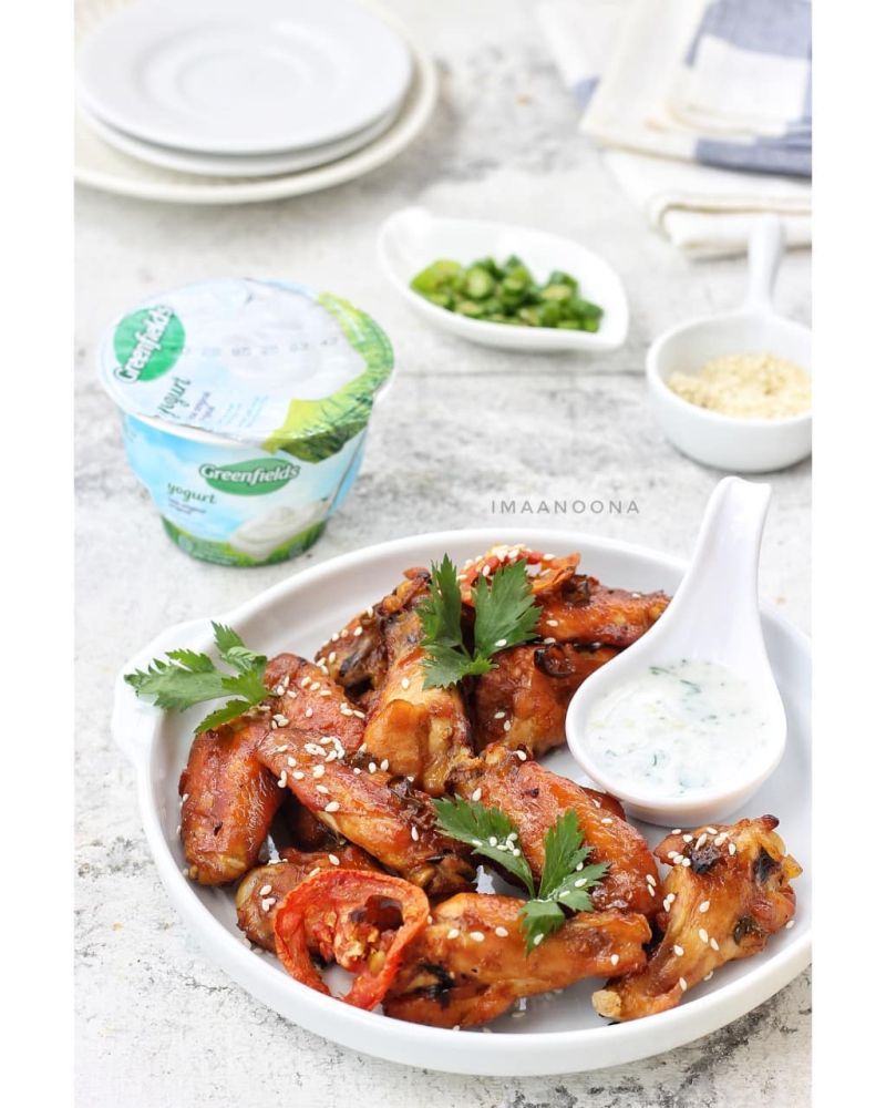 baked-yogurt-chicken-with-yogurt-sauce