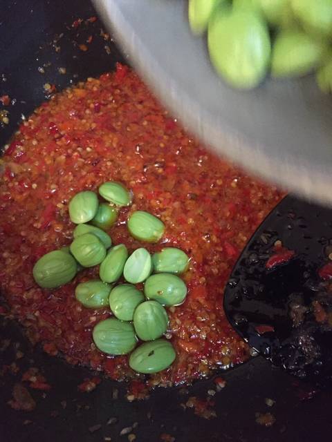 sambal-bawang-pete