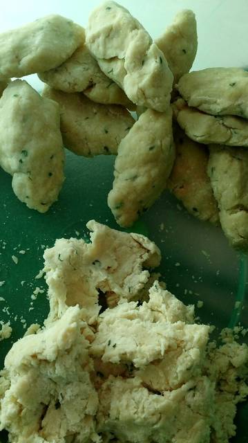 kue-bawang-renyah