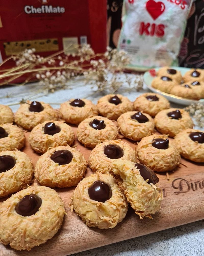 chocolate-cheese-thumbprint-cookies