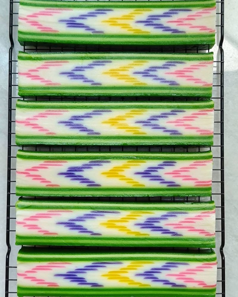 kue-lapis-motif-tenun