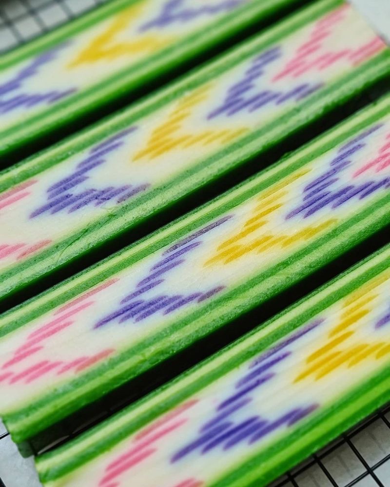 kue-lapis-motif-tenun