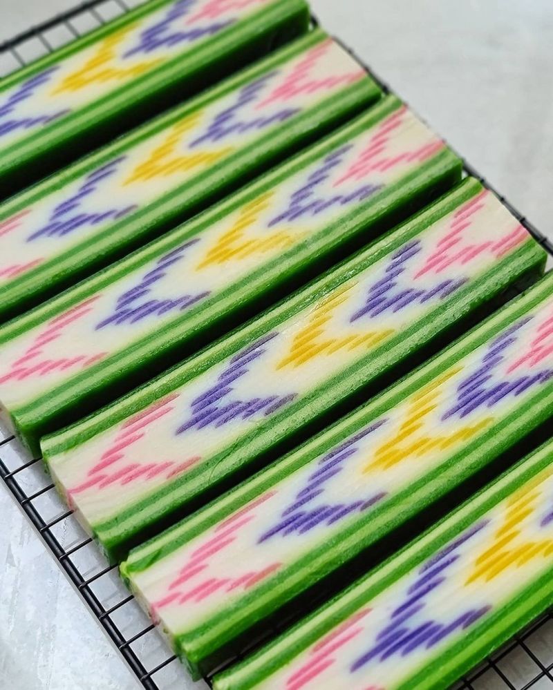 kue-lapis-motif-tenun