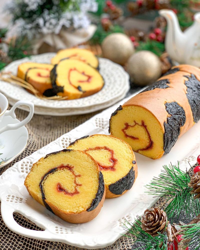 prunes-roll-cake