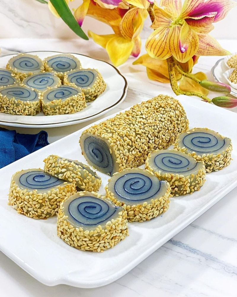 mochi-gulung-bunga-telang
