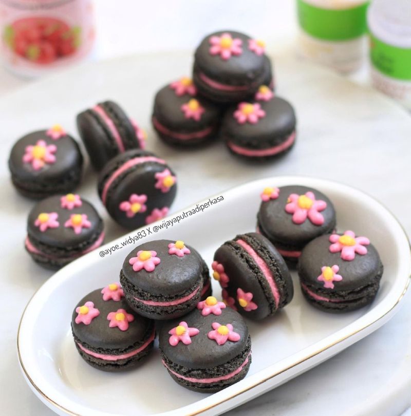black-pink-macaron