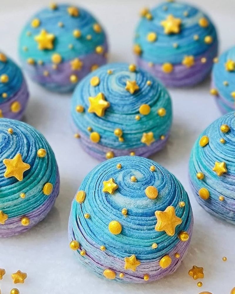 blue-galaxy-thousand-layers-spiral-mooncake