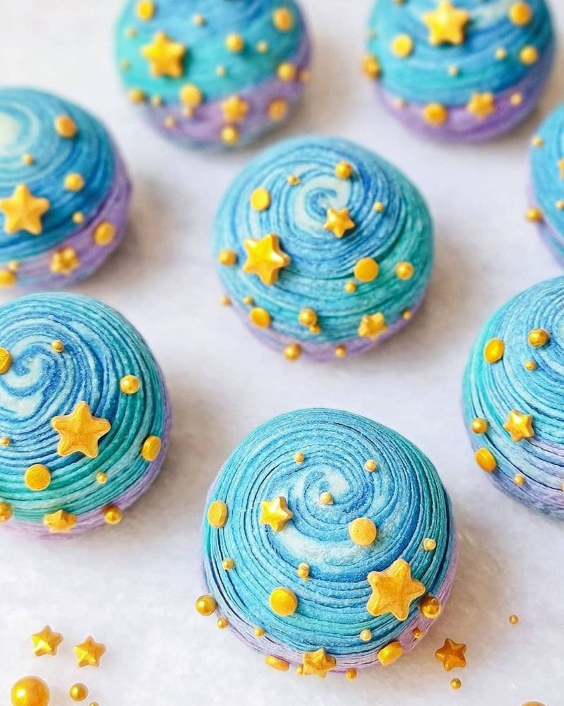 blue-galaxy-thousand-layers-spiral-mooncake