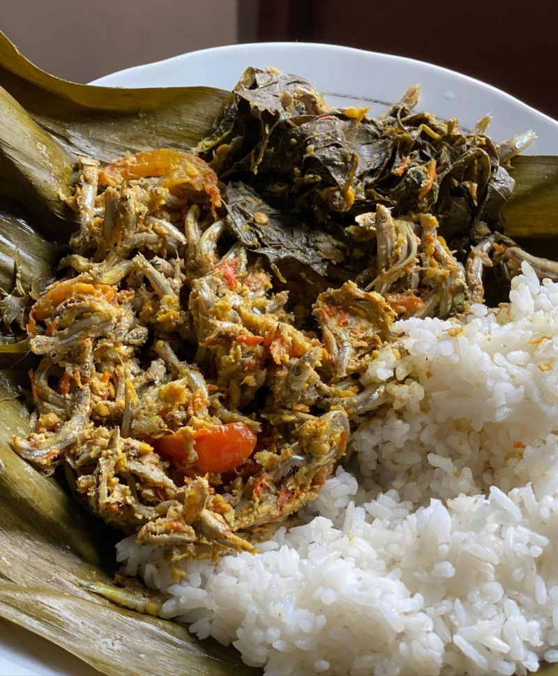 pepes-ikan-teri-basah