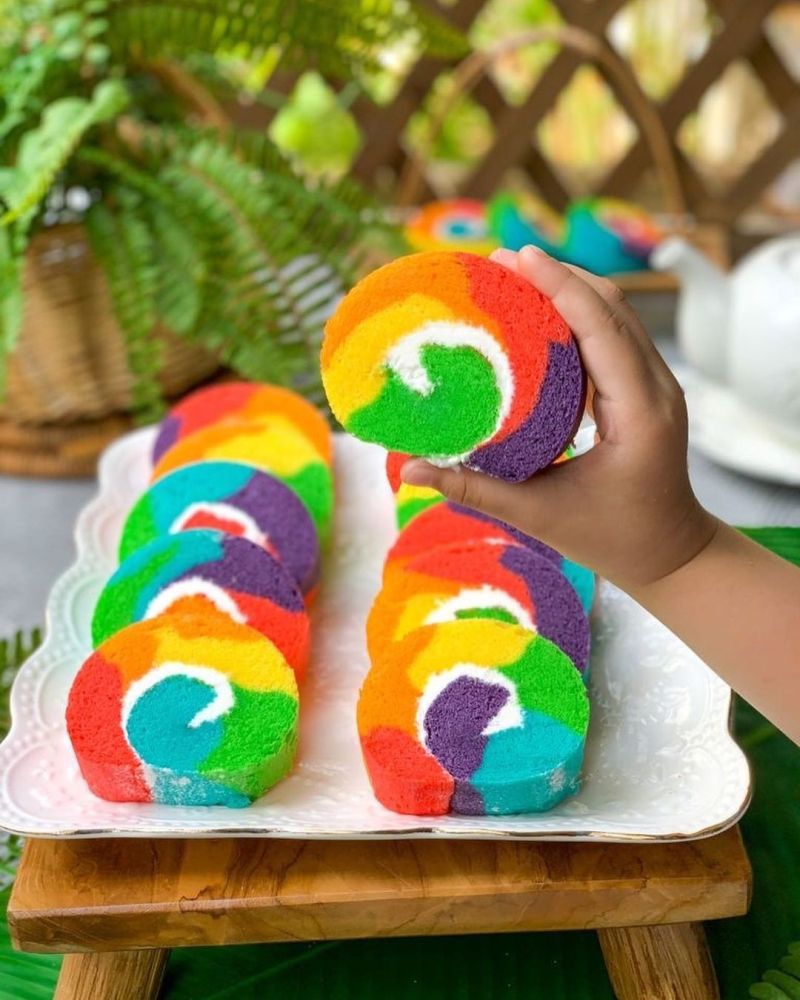 steamed-rainbow-roll-cake