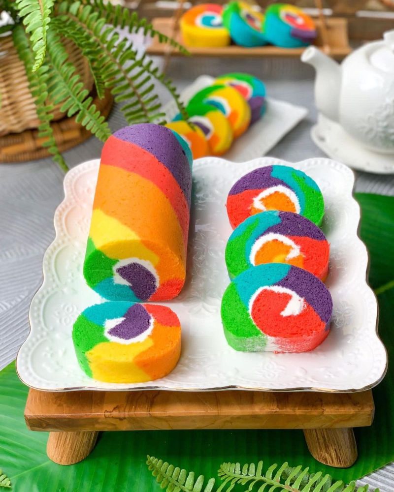 steamed-rainbow-roll-cake