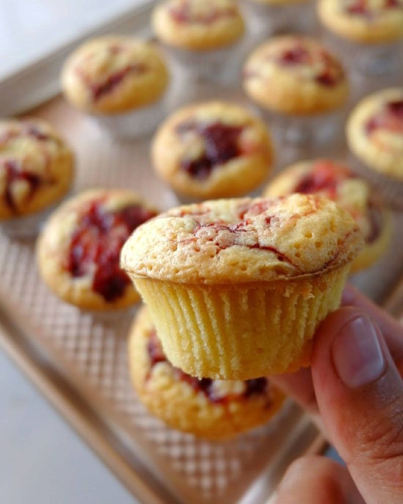 strawberry-blondies-brownies