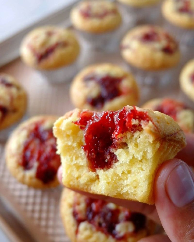 strawberry-blondies-brownies