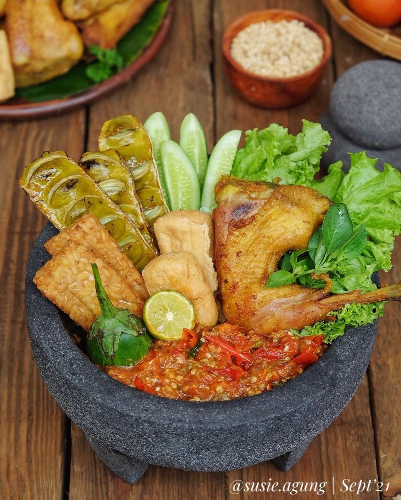 ayam-goreng-penyetan