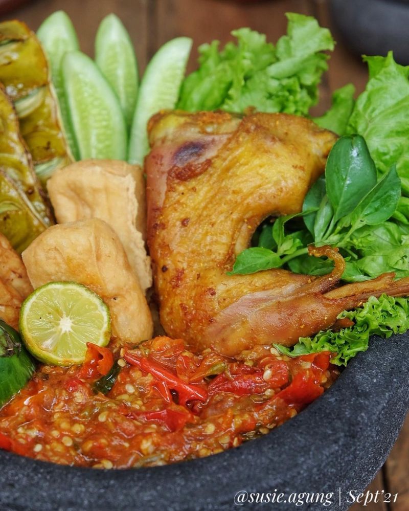 ayam-goreng-penyetan