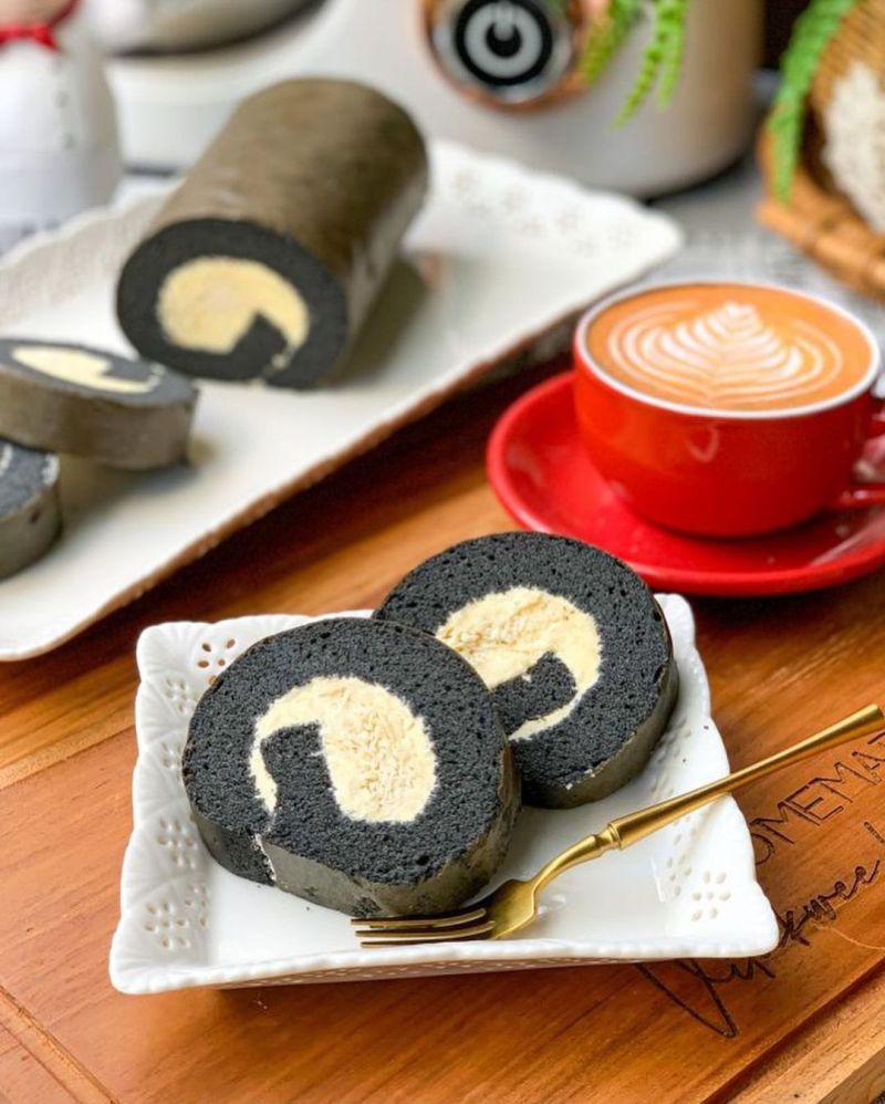 rollcake-ketan-hitam