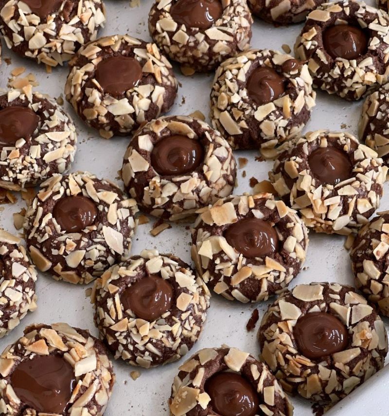 choco-almond-thumbprint