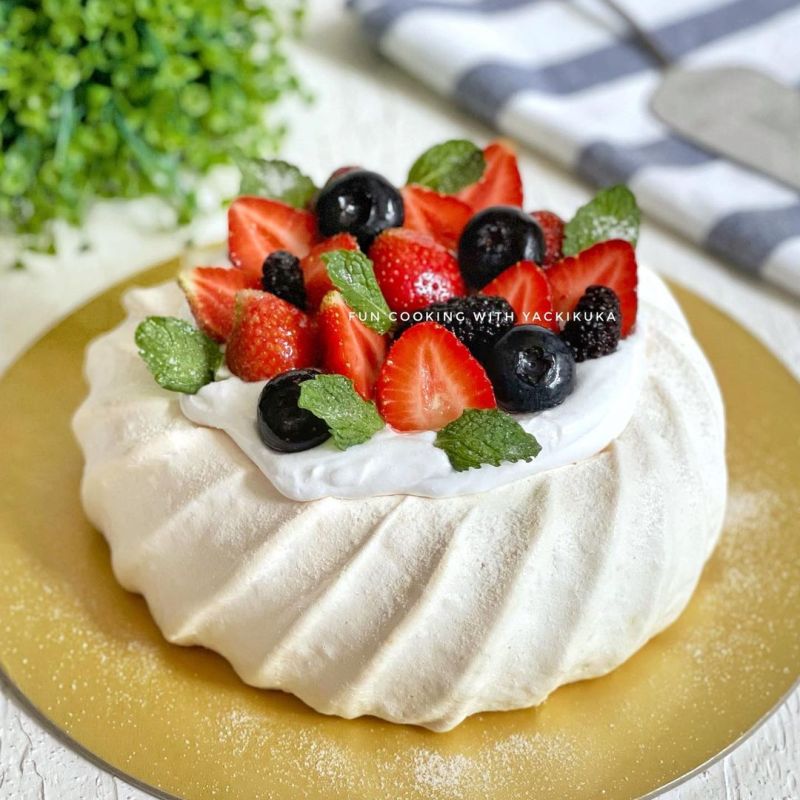pavlova-cake