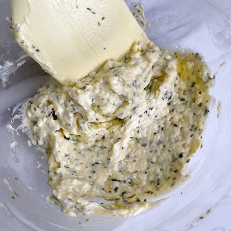 fluffy-garlic-cheese-bread