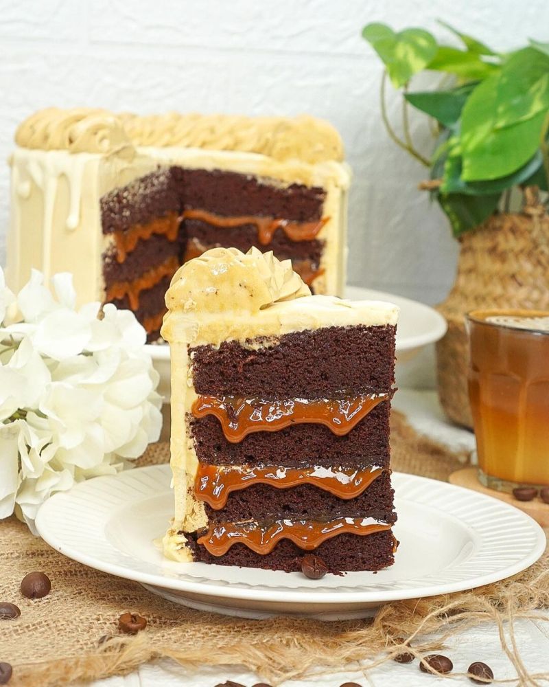 mocha-dulce-de-leche-cake