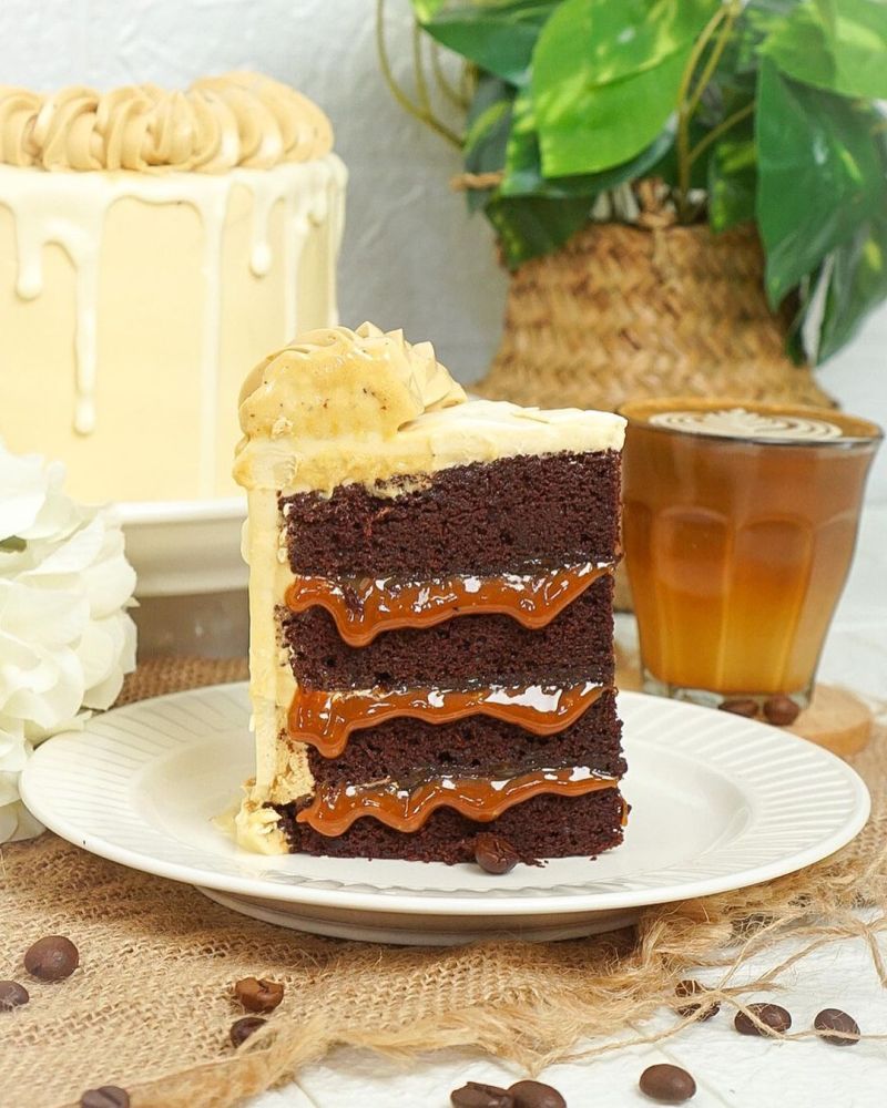 mocha-dulce-de-leche-cake