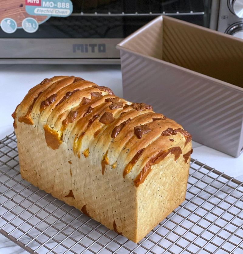 cheese-loaf-bread-poppy-seed