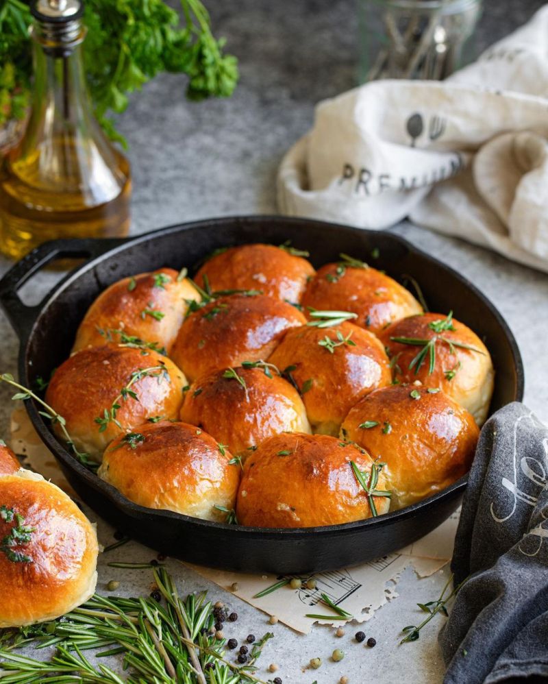 cheesy-dinner-roll