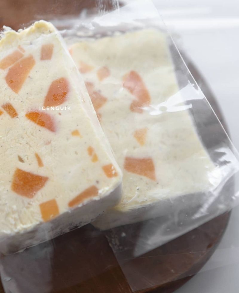 es-krim-potong-vanila-dan-peach