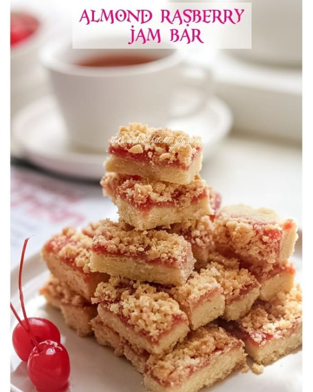 almond-raspberry-jam-bar