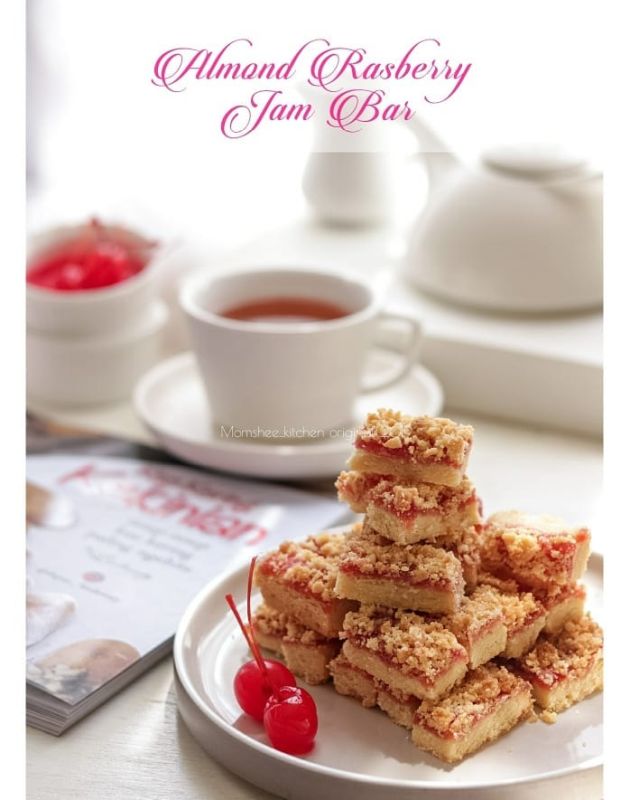 almond-raspberry-jam-bar