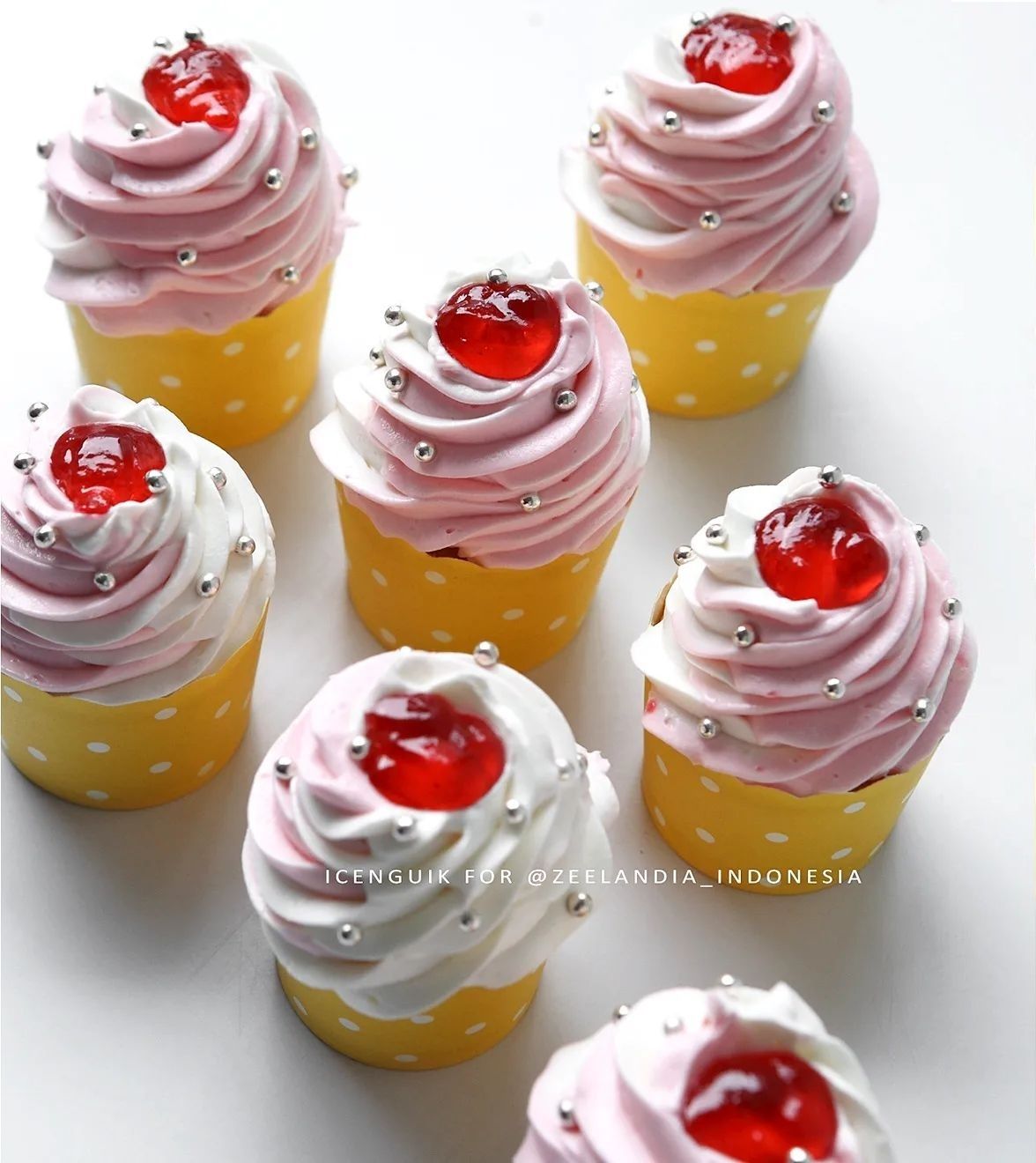 basic-vanila-cupcake
