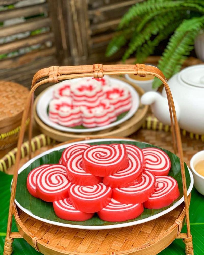lapis-tapioka-gulung-merah-putih