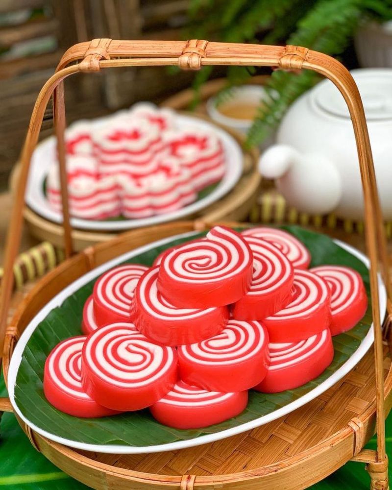 lapis-tapioka-gulung-merah-putih