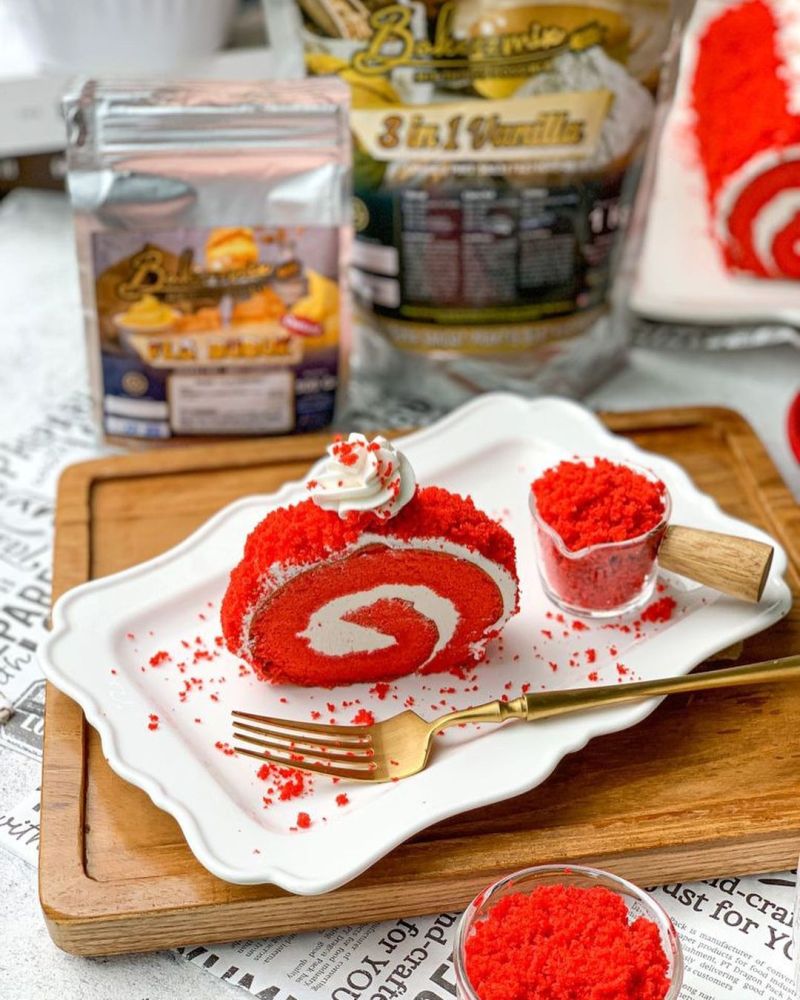red-velvet-roll-cake