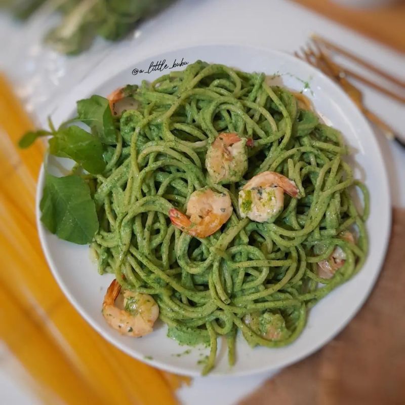 Spaghetti with Creamy Spinach Sauce