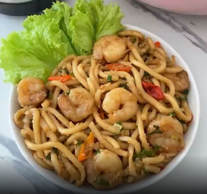 spicy-garlic-prawn-udon