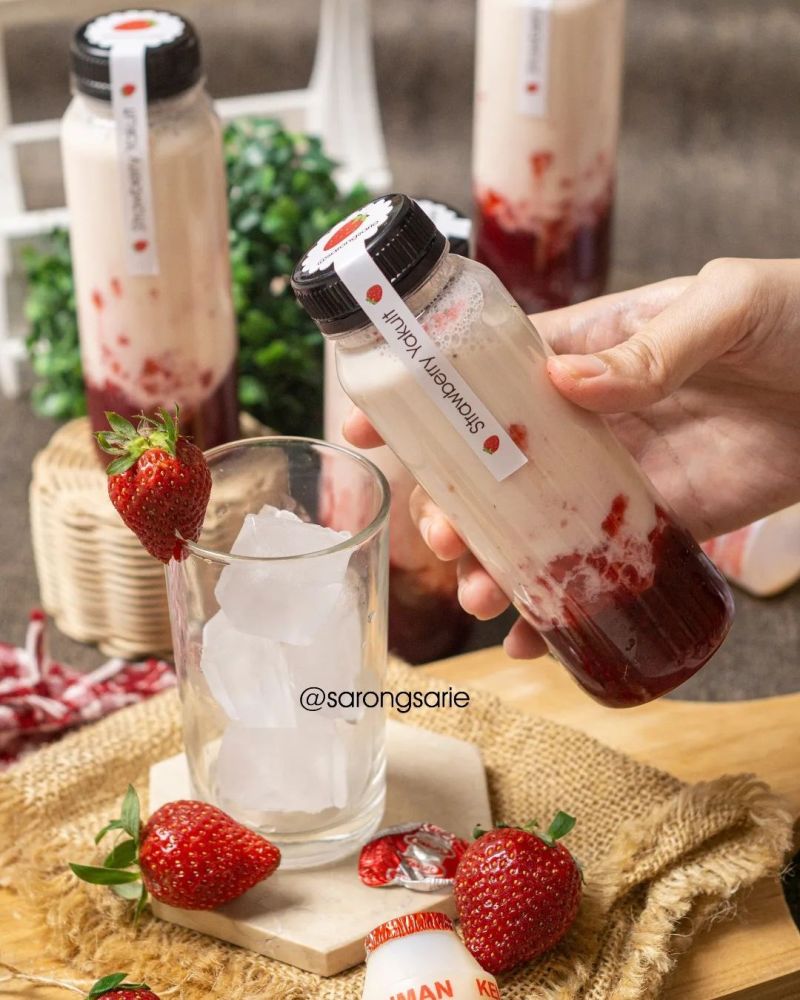 strawberry-yakult