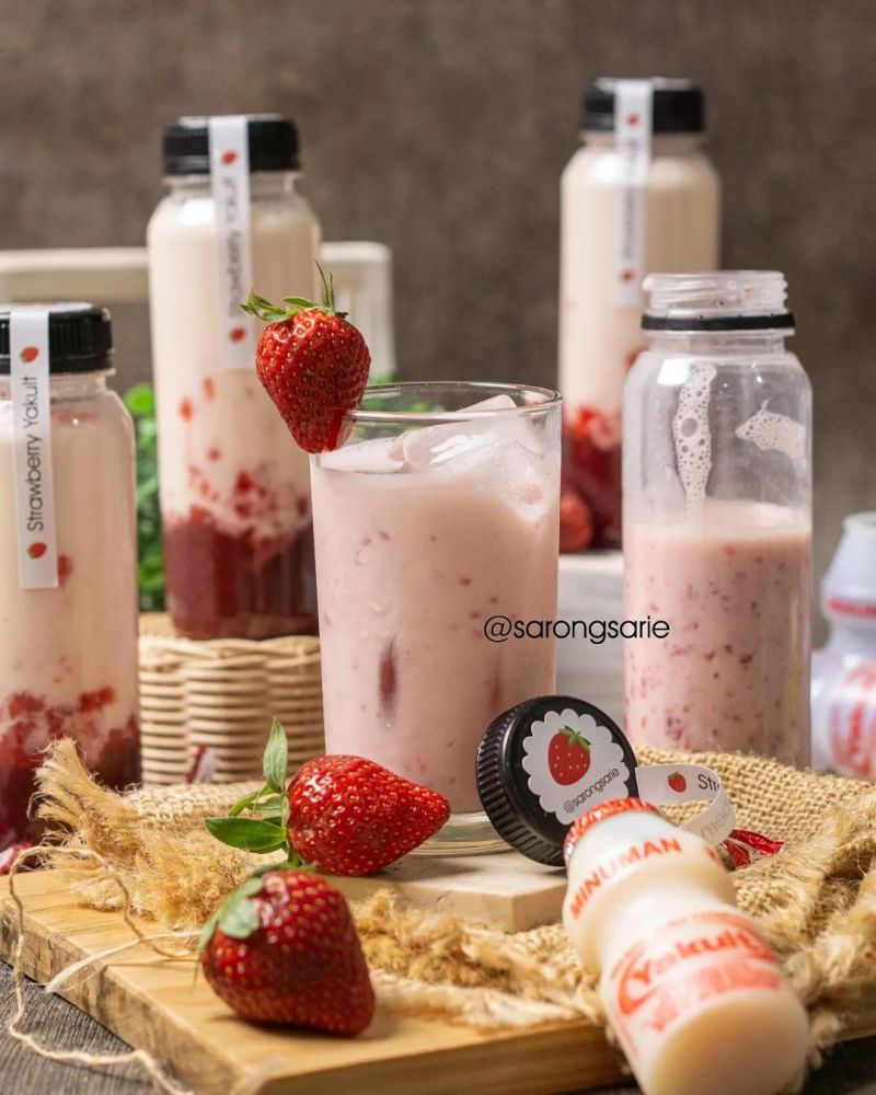 strawberry-yakult