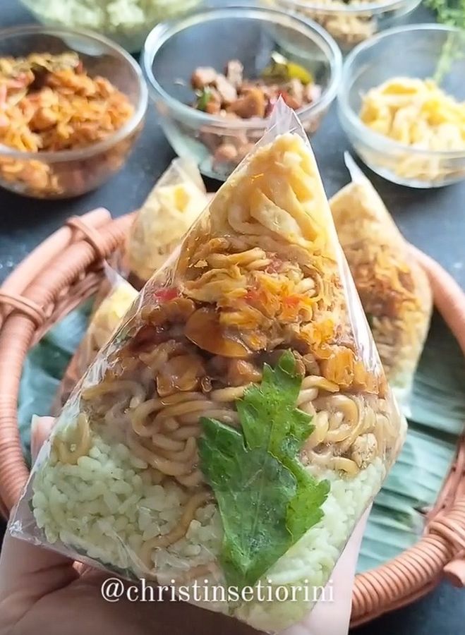 nasi-kerucut-uduk-hijau